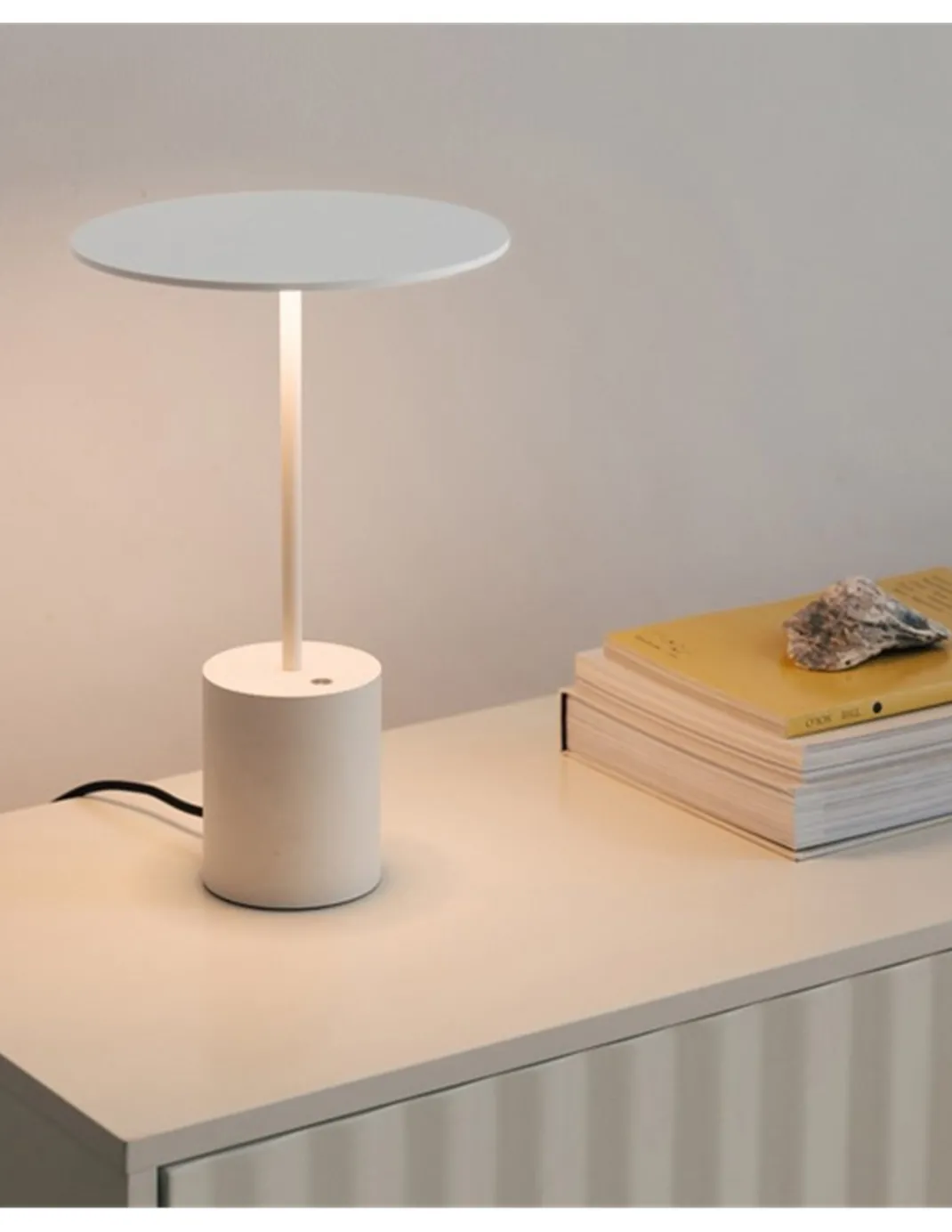 Lámpara de mesa Yoru Big - Arkoslight - Diseño minimalista en blanco o negro