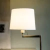 Lámpara de Pie Artis - Faro - Estructura bronce y pantalla blanca