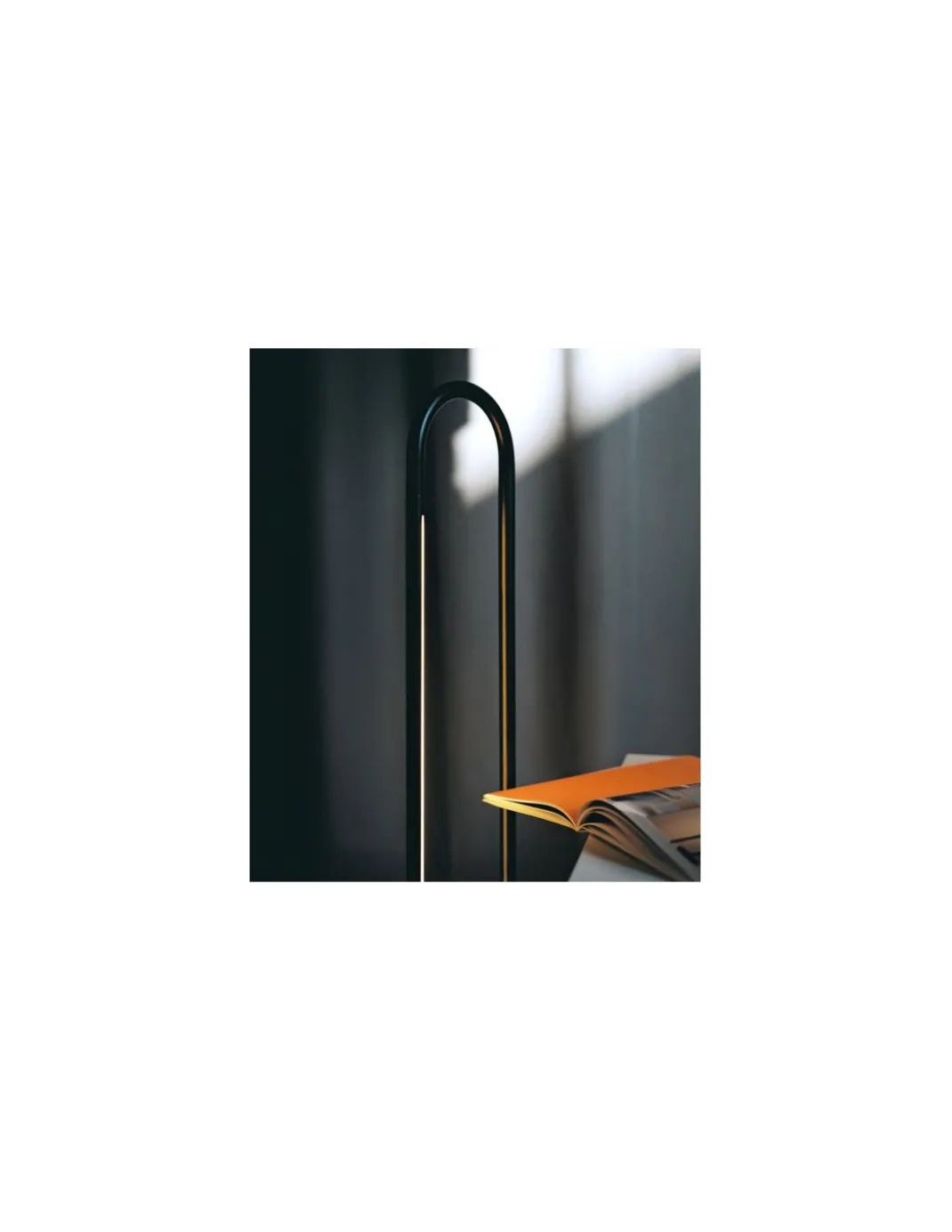 Lámpara de Pie Bow - Nexia - LED, diseño minimalista y moderno