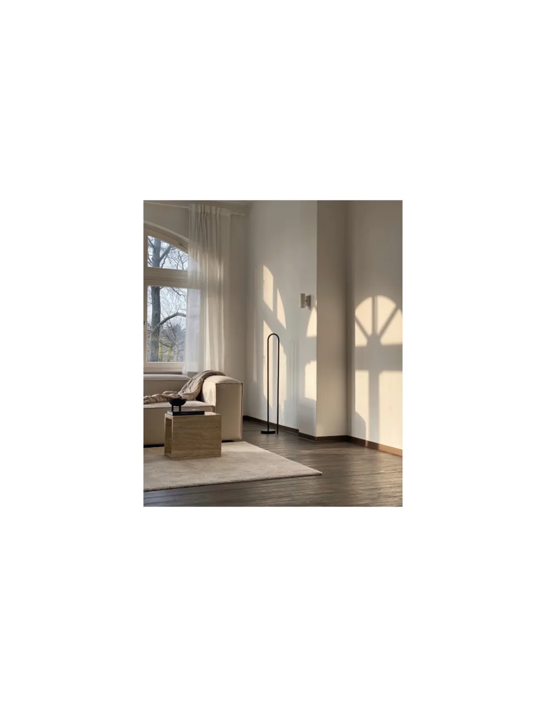 Lámpara de Pie Bow - Nexia - LED, diseño minimalista y moderno