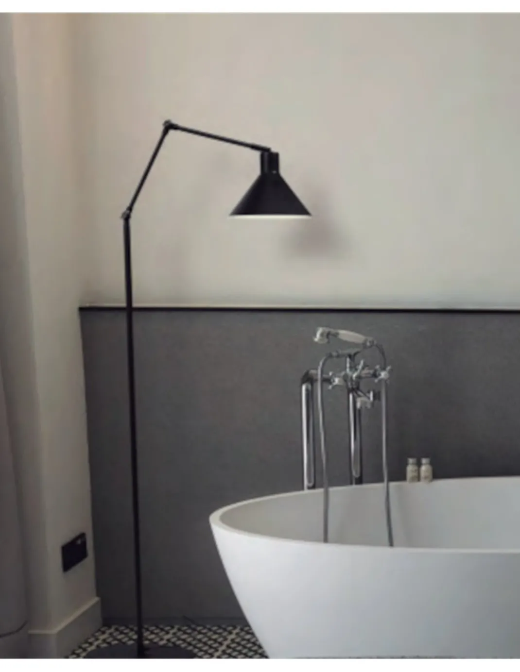 Lámpara de pie Capuchina – Luxcambra – Estilo industrial negro, lámpara articulable