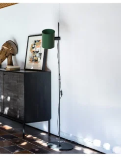 Lámpara de pie Guadalupe – Faro – Pantalla orientable en beige o verde