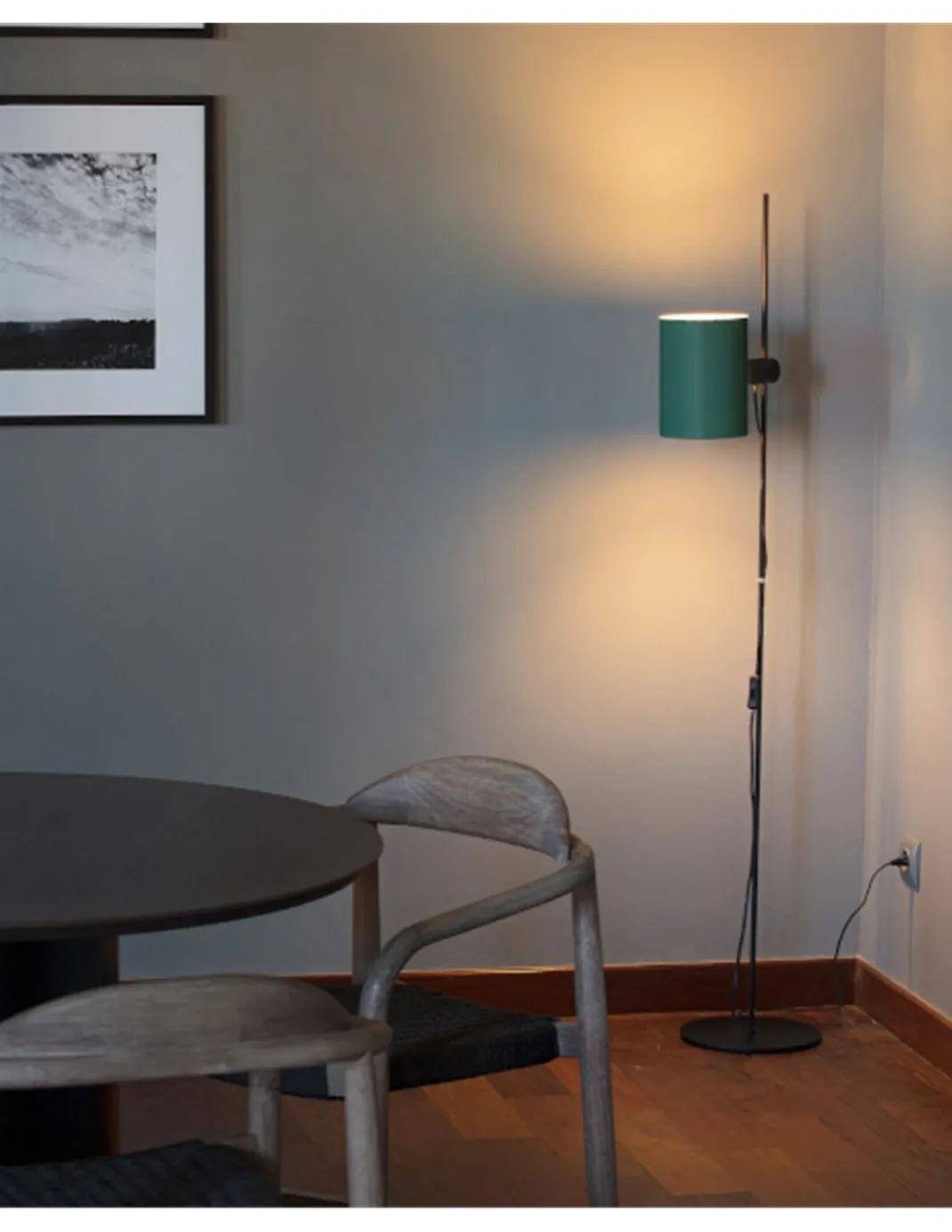 Lámpara de pie Guadalupe – Faro – Pantalla orientable en beige o verde