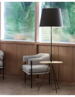 Lámpara de pie Hold – Massmi – Lámpara con mesita de madera, Altura: 168 cm
