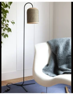 Lámpara de pie Pikul - PET Lamp - Diseño arco con pantalla de fibra natural