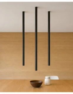 Lámpara de techo Solid C - B.lux - Tubular vertical para techos altos con óptica darklight, luz de acento