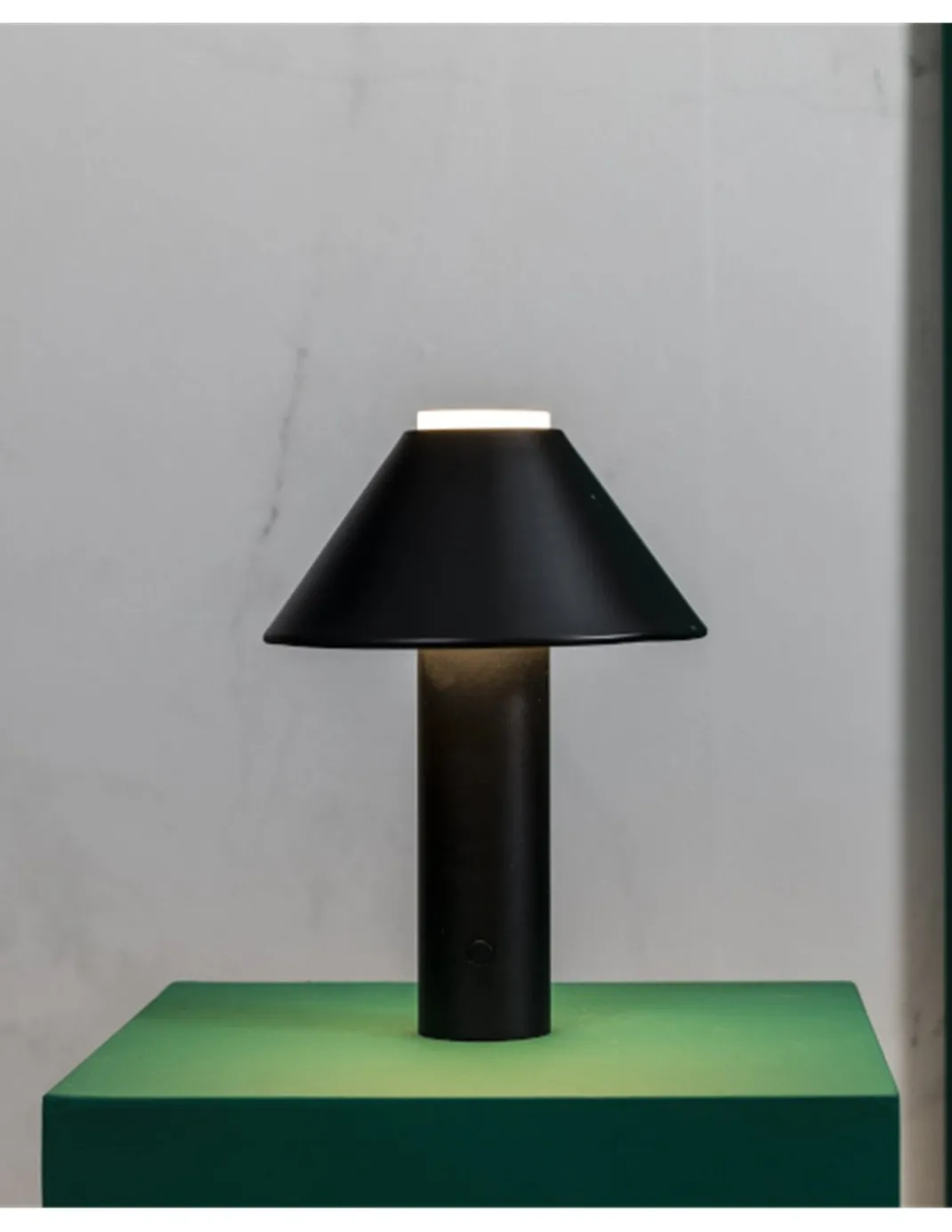 Lámpara portátil negra Fuji – Faro – IP44 con batería recargable, brillo ajustable, táctil