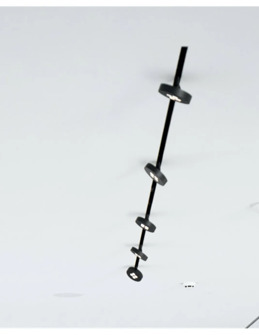 Proyector de carril magnético 48V Cookie – Beneito & Faure – Lámpara LED 2700K o 3000K, Aluminio blanco o negro