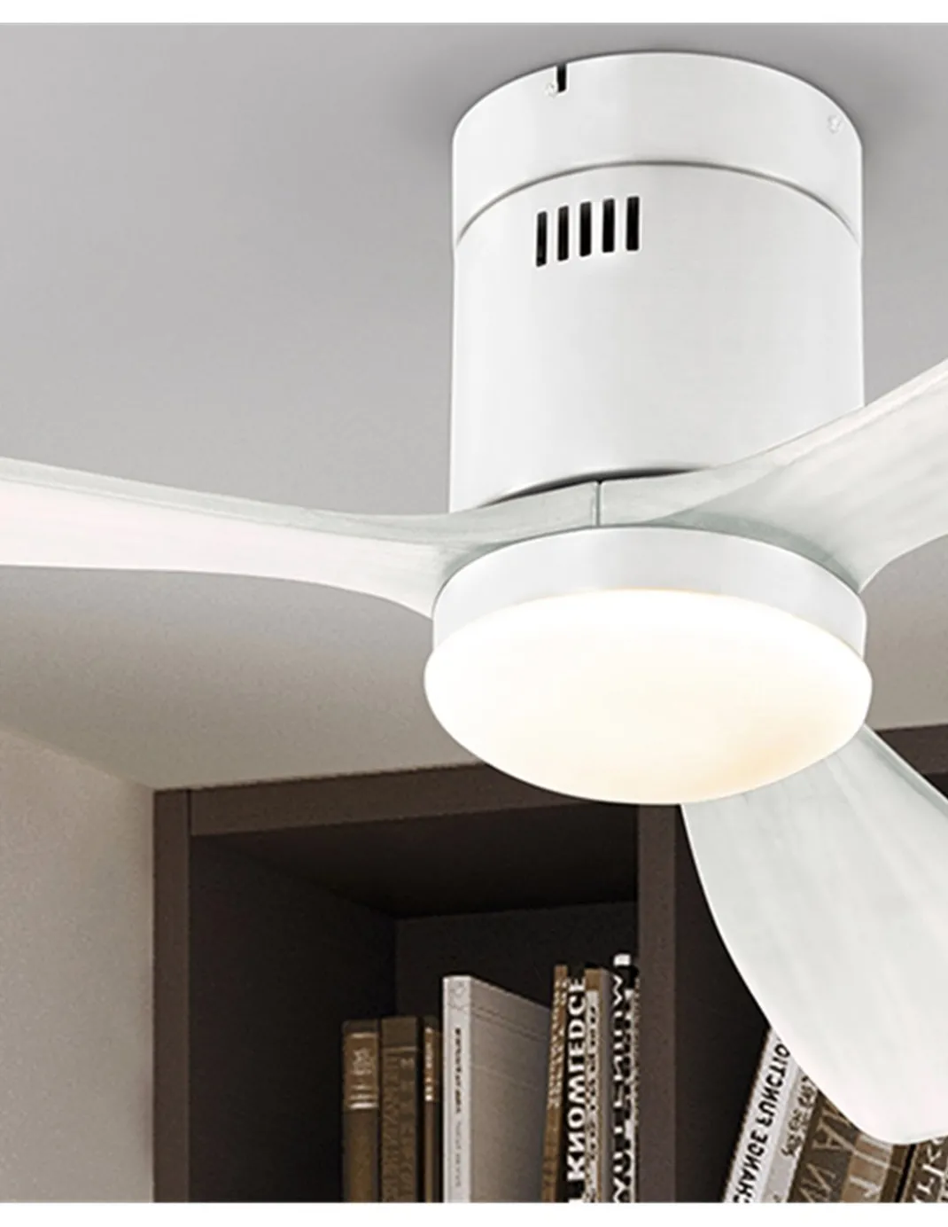 Ventilador con luz Siroco – Schuller – Palas de madera blanca, motor DC, 6 velocidades