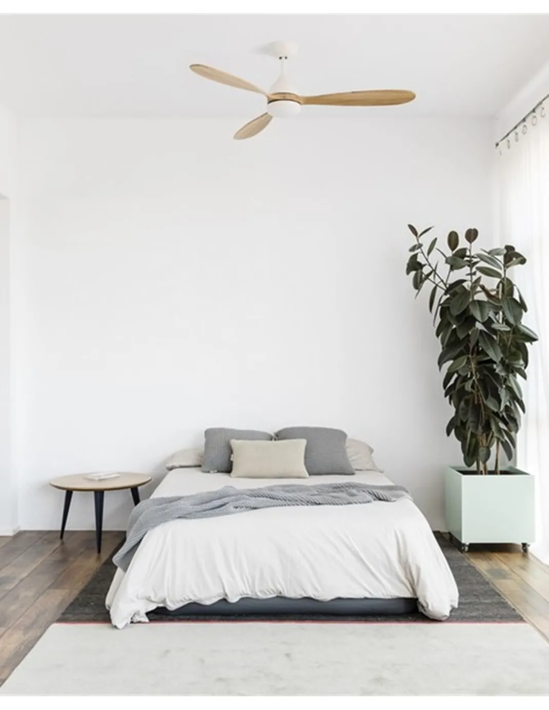 Ventilador de techo con luz Poros - Faro - Lámpara ventilador blanco/madera, apto techos inclinados, ultrasilencioso