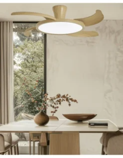 Ventilador de techo con luz Qatar - AJP - Acabado madera con aspas retráctiles, modo brisa y mando a distancia