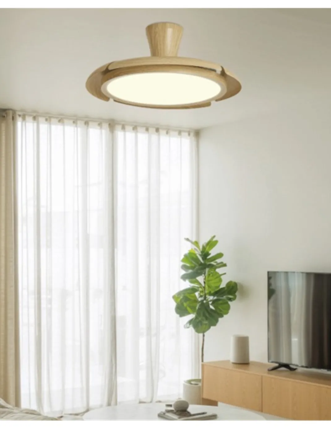 Ventilador de techo con luz Qatar - AJP - Acabado madera con aspas retráctiles, modo brisa y mando a distancia